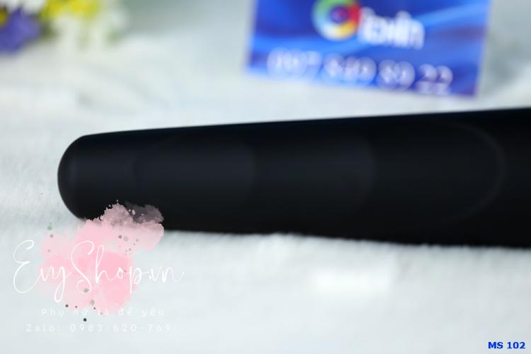 Tay cầm chắc chắn với các vết gân silicon trên thân.