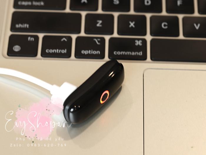 Đèn báo hiệu khi sạc pin