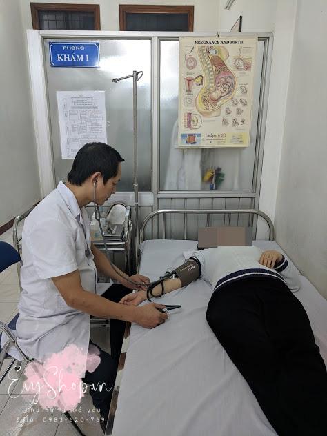 Gia đình lục đ*c vì vợ bất ngờ bị giang mai sau chuyến du lịch