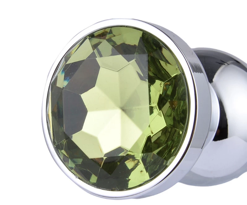 Chất liệu inox và đá sang trọng