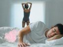 Chồng tụt hứng vì vợ… thích trần trụi 1