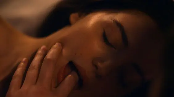 9 Dấu hiệu phụ nữ thích quan hệ để chàng biết mà chủ động